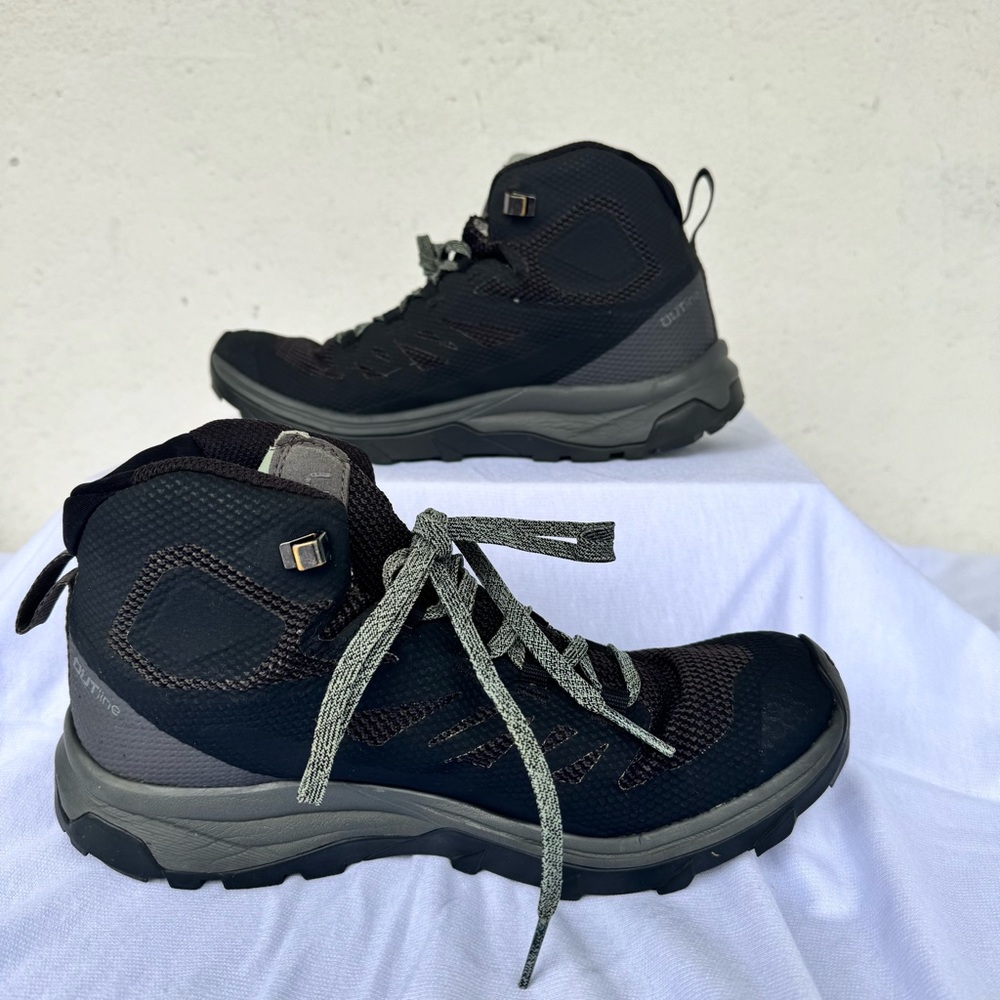 SALOMON OUTline Mid GTX Hiking Boots - Women's Sz 7 - Picture 2 of 11
